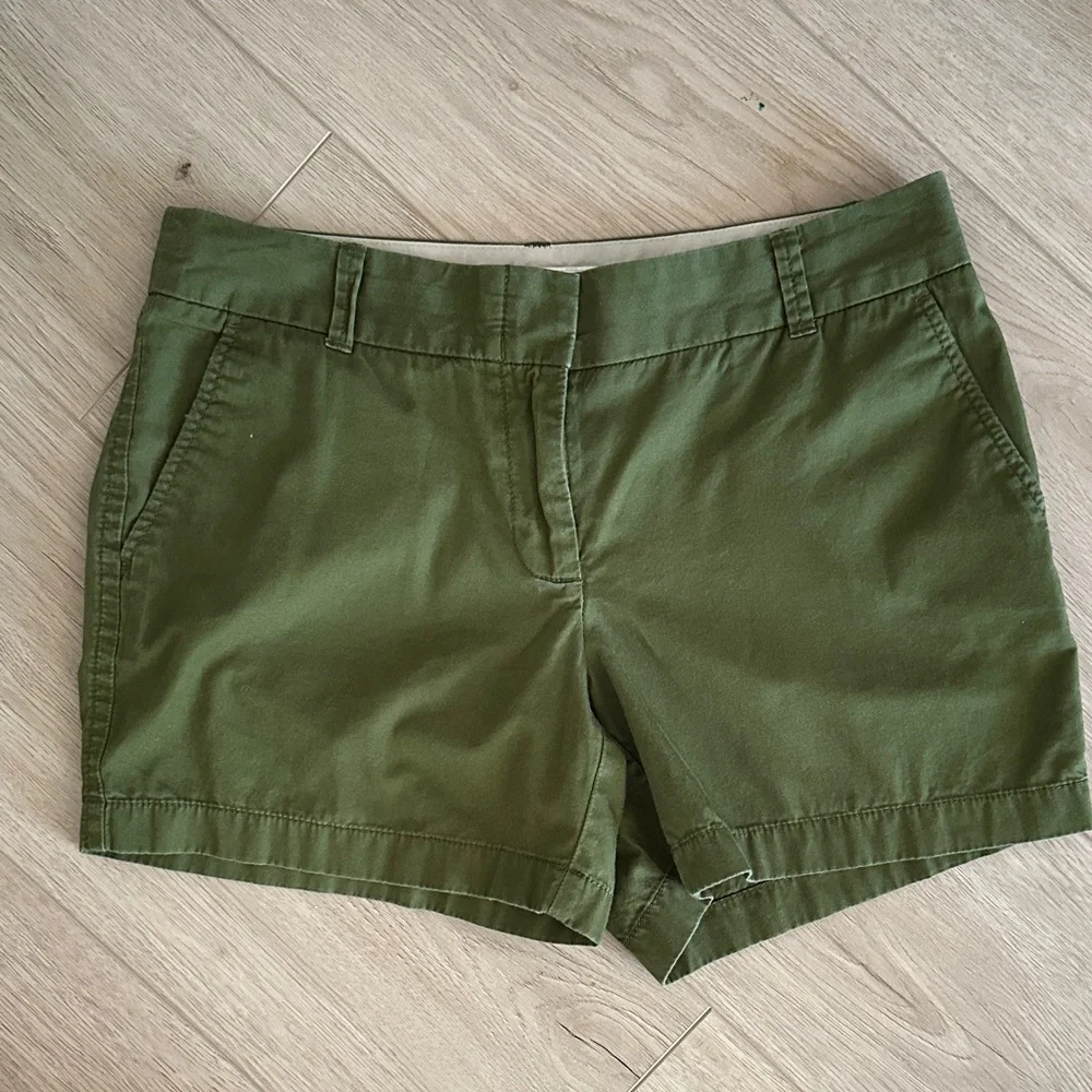 J. Crew Olive Chino Shorts Women’s size 4 - Picture 3 of 5